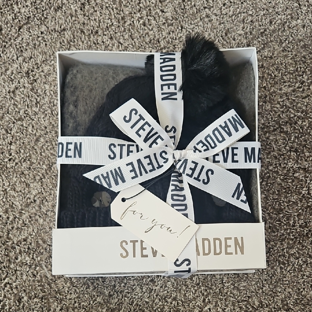 Steve Madden Hat & Scarf Set